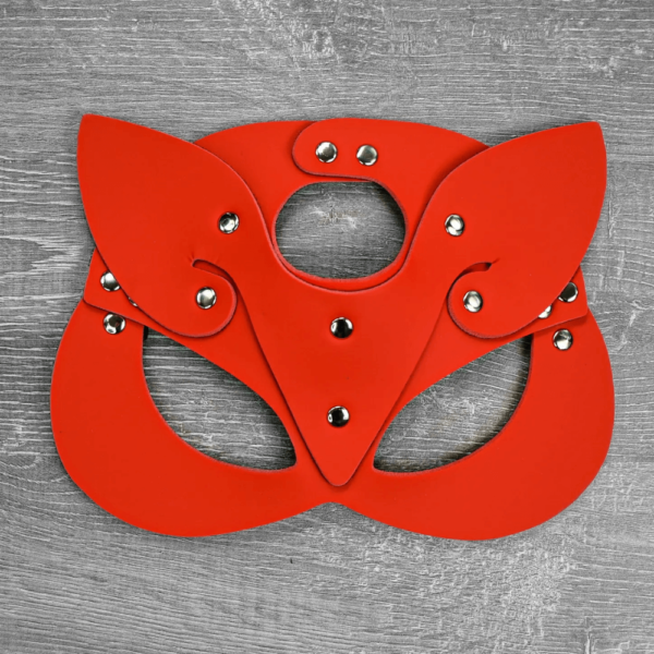 маска кішки червона